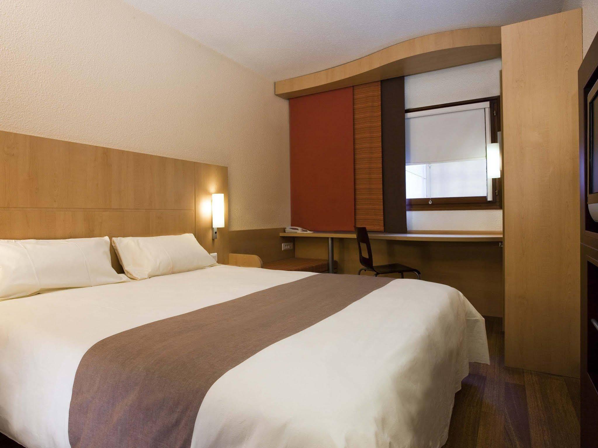 Ibis Alencon Hotell Eksteriør bilde