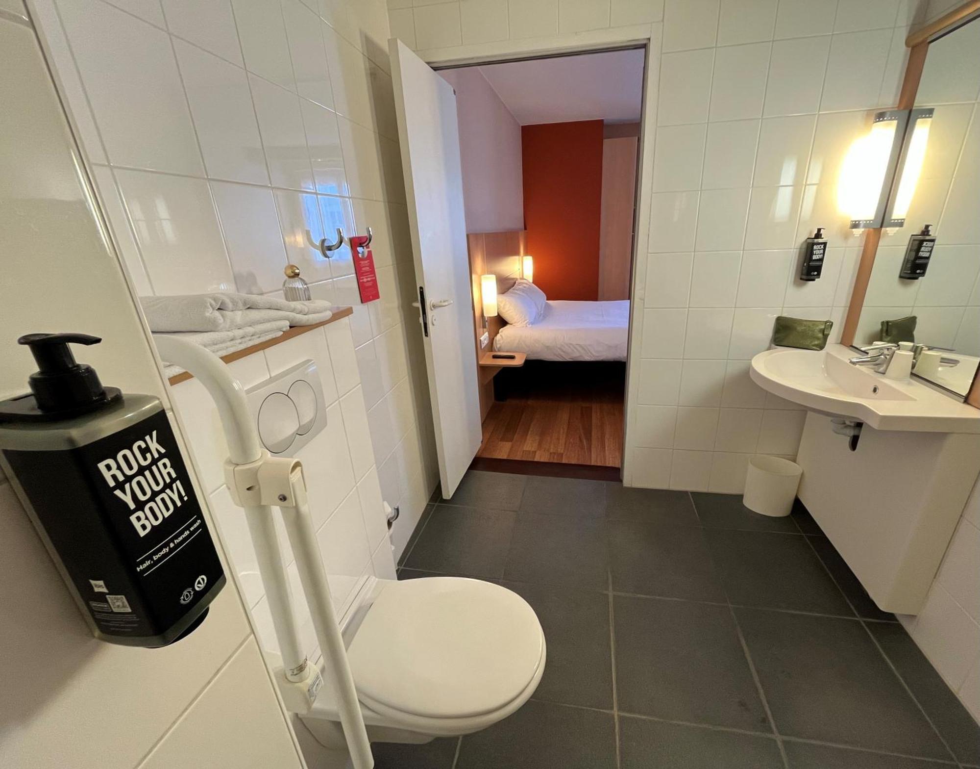 Ibis Alencon Hotell Eksteriør bilde